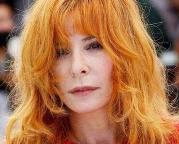 Mylène Farmer incapable de remplir le Stade de France, la chanteuse contrainte d’annuler..