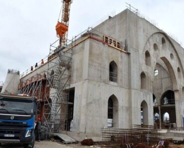 Une ville de Gironde en deuil après la construction d’une mosquée, les habitants en colère « c’est un..