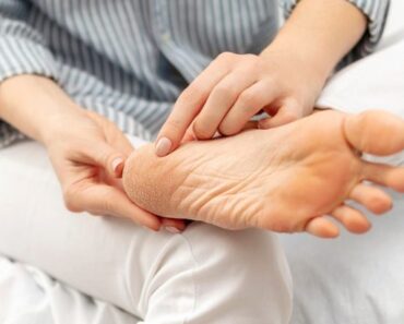 Cornes aux pieds : ces astuces de grand-mère incontournables pour en venir à bout