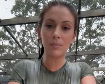Alyssa Milano, 52, Leaves Nothing To Imagination, Try Not To Gasp