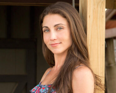 Fans Spot Surprising Detail in Mary Padian’s Beach Outfit – Did You Notice It Too?
