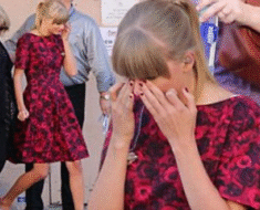 Taylor Swift Confirms Positive for