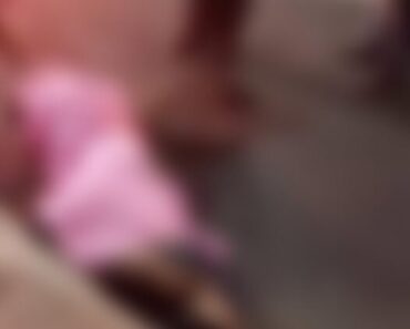 Young woman dles at the hands of her! See it